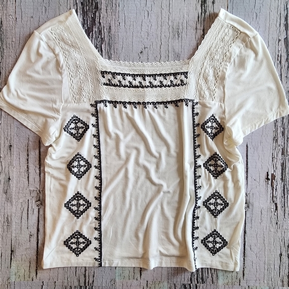 🎉3/$39 AE Soft & Sexy Embroidered Top - Picture 9 of 9
